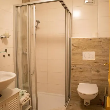 Konukevi Gasthof-pension Riedl *