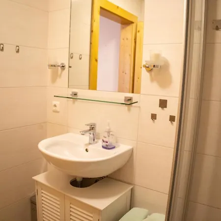 Konukevi Gasthof-pension Riedl *